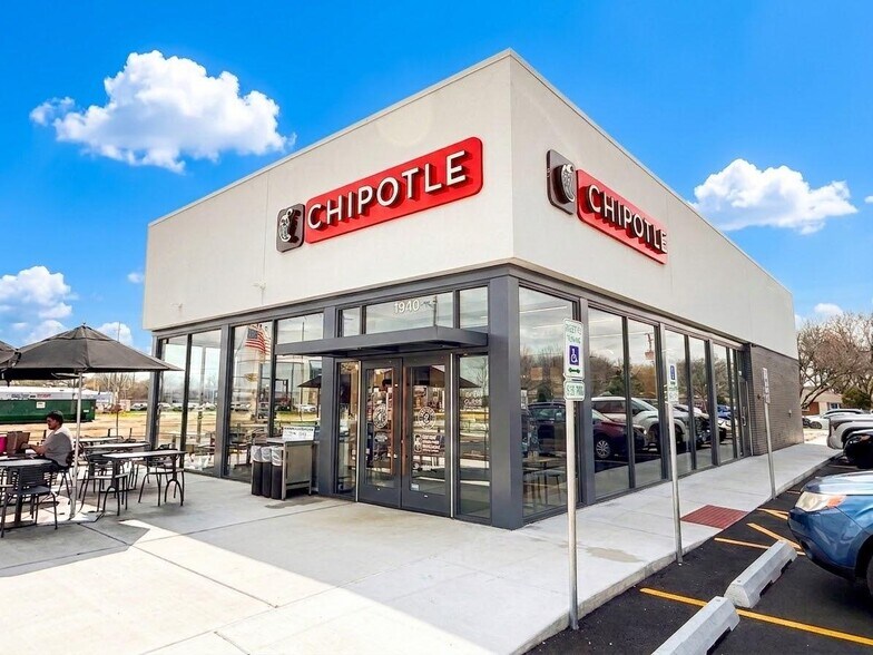 Primary Photo Of 1940 N State St, Belvidere Fast Food For Sale