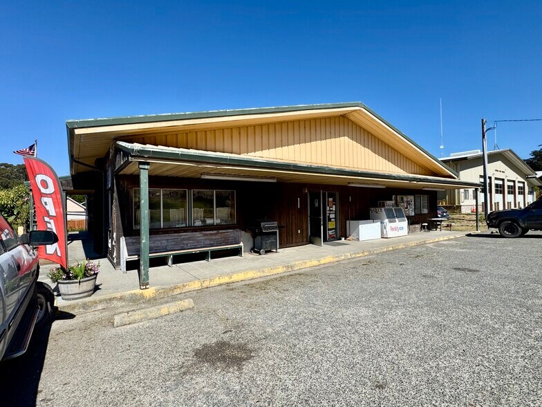More Photos Of 40 Sherman st, Petrolia General Retail For Sale