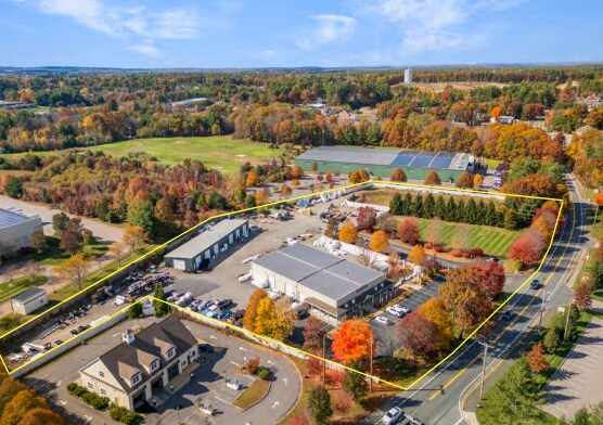 More Photos Of 32 Pine St, Norfolk Showroom For Lease