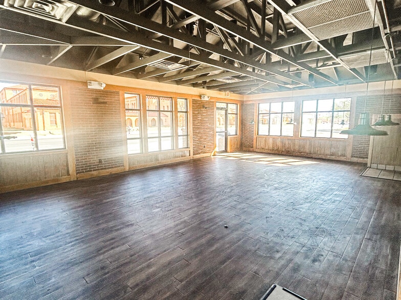 More Photos Of 2109 19th St, Lubbock Fast Food For Lease