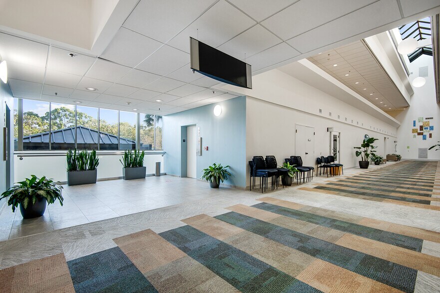 More Photos Of 401 Corbett St, Clearwater Medical For Lease