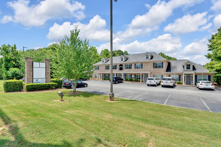 Primary Photo Of 1124 N Tennessee St, Cartersville Medical For Lease