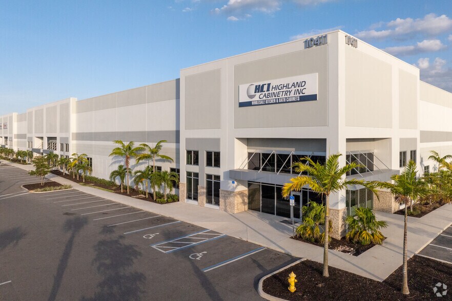More Photos Of 10411 Meridian Center Pky, Fort Myers Warehouse For Lease