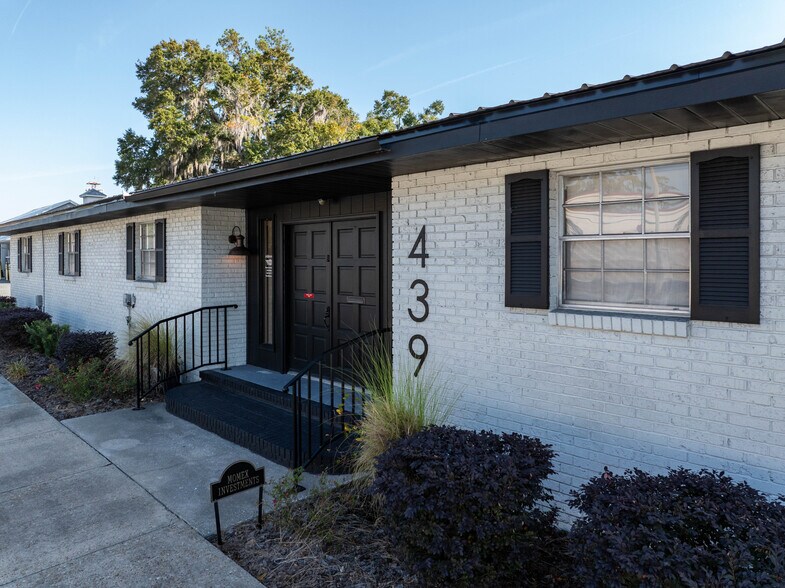 More Photos Of 439 SW Main Blvd, Lake City Office For Lease