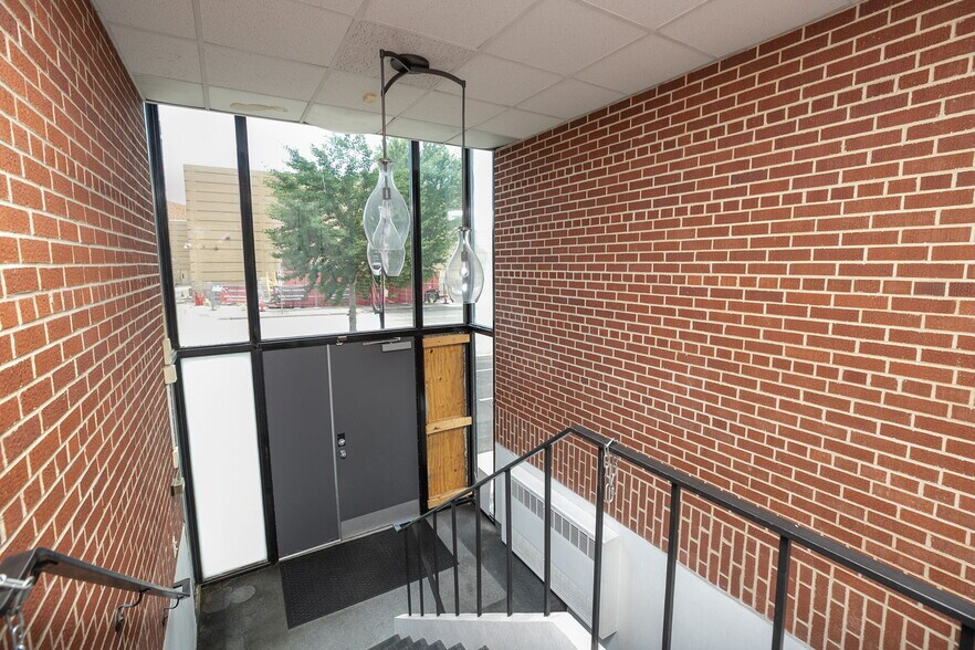 More Photos Of 307 E Center St, Rochester Office For Sale