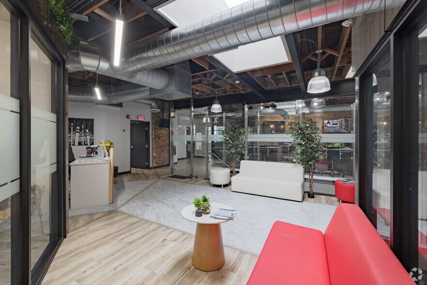 More Photos Of 135 N Old Woodward Ave, Birmingham Coworking Space