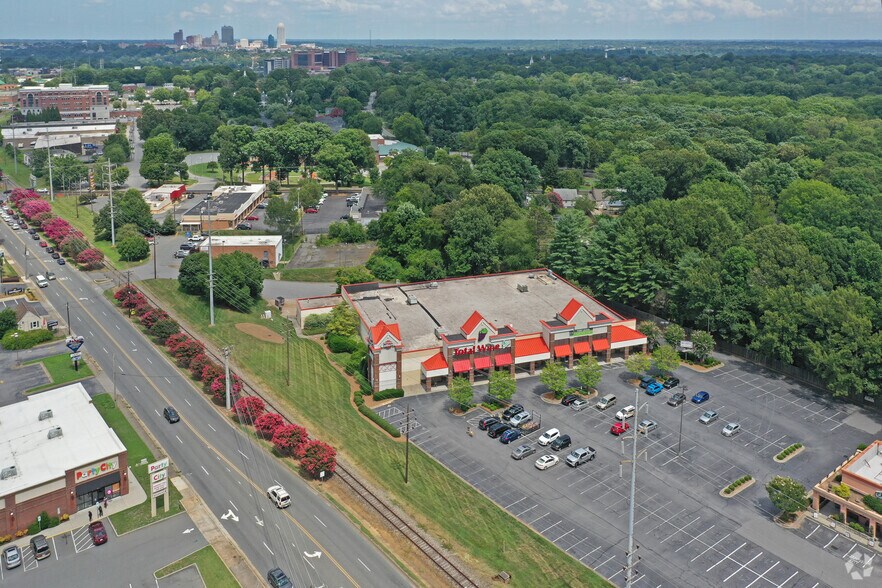 More Photos Of 551-563 S Stratford Rd, Winston-Salem Freestanding For Lease