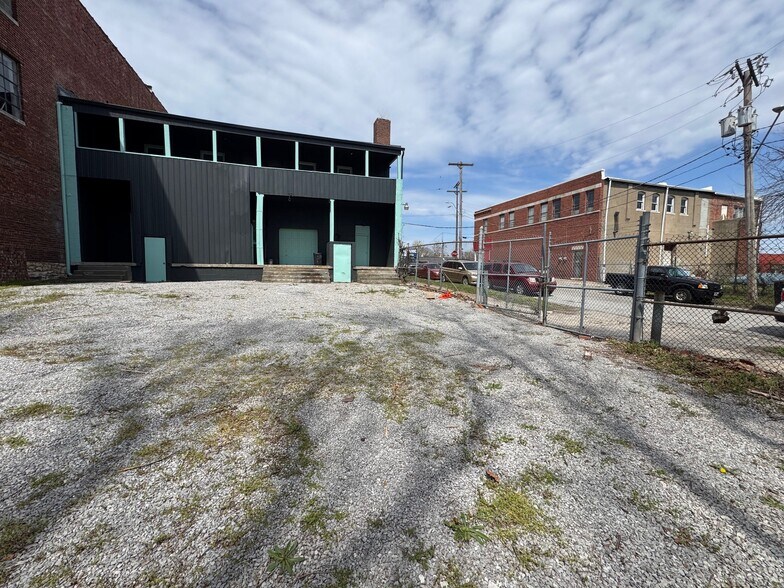 More Photos Of 1925 E Truman Rd, Kansas City Storefront Retail Office For Lease