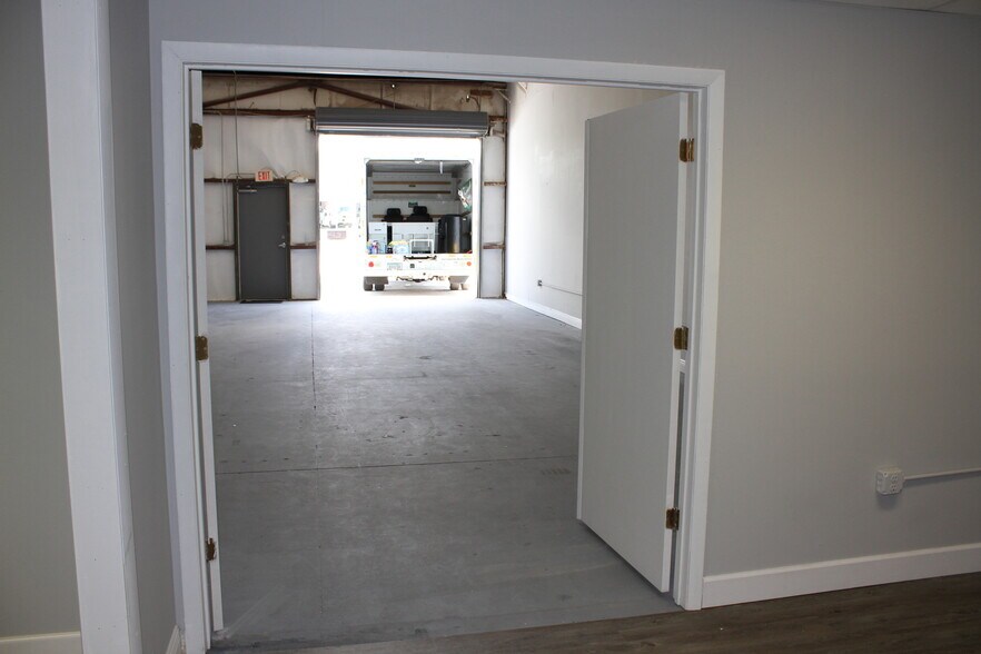 More Photos Of 490 North St, Longwood Flex For Lease