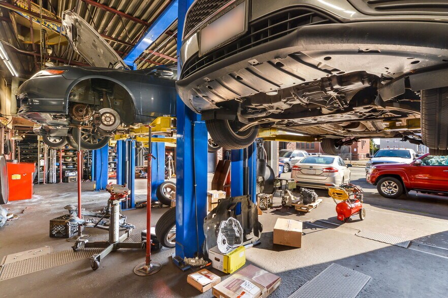 More Photos Of 347 Dartmouth St, New Bedford Auto Repair For Sale
