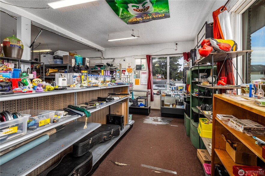 More Photos Of 2011 Madison St, Everett Storefront Retail Residential For Sale