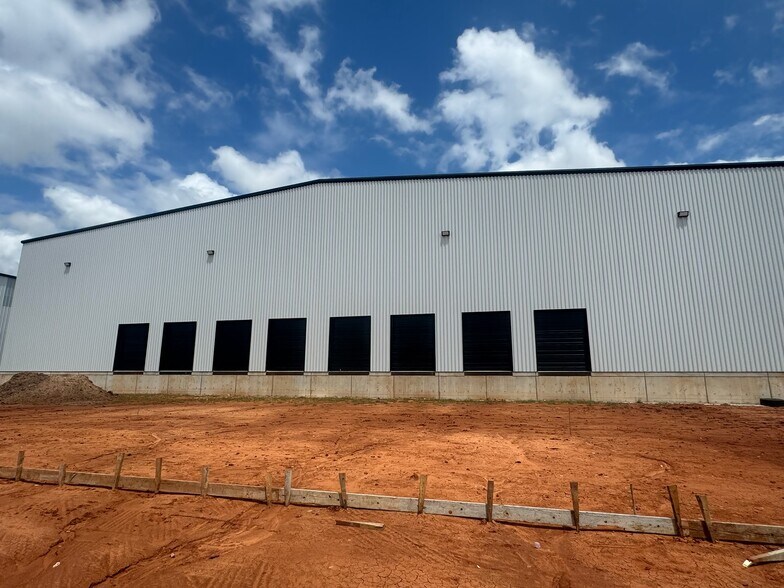 More Photos Of 2341 S Council Rd, Oklahoma City Warehouse For Lease
