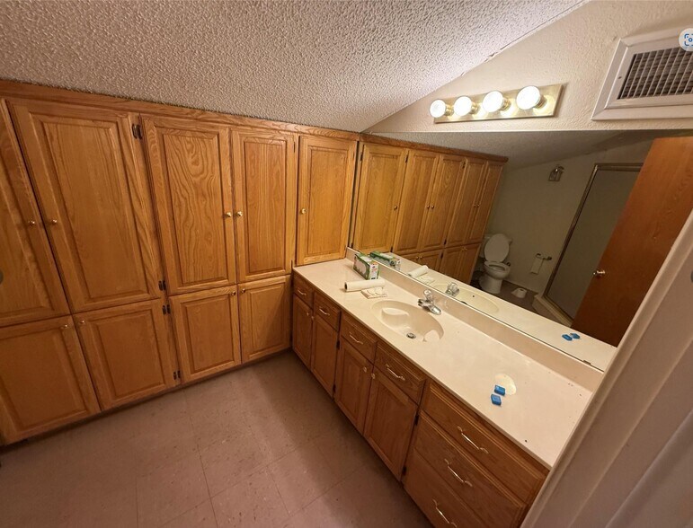 More Photos Of 825 N State Highway 121, Bonham Industrial For Sale