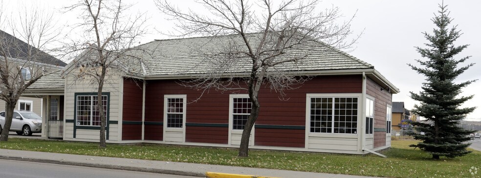 More Photos Of 305 1st St E, Cochrane Post Office For Lease