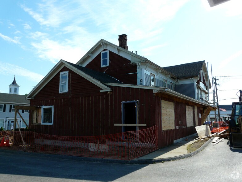 More Photos Of 4-28 Southwick St, Feeding Hills Freestanding For Lease
