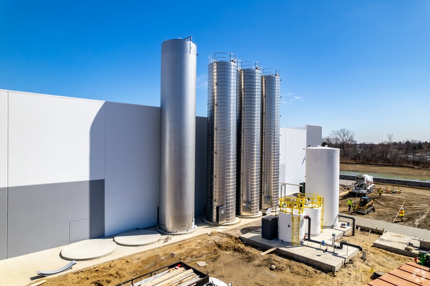 More Photos Of 50570 Birch Dr, Shelby Township Manufacturing For Lease