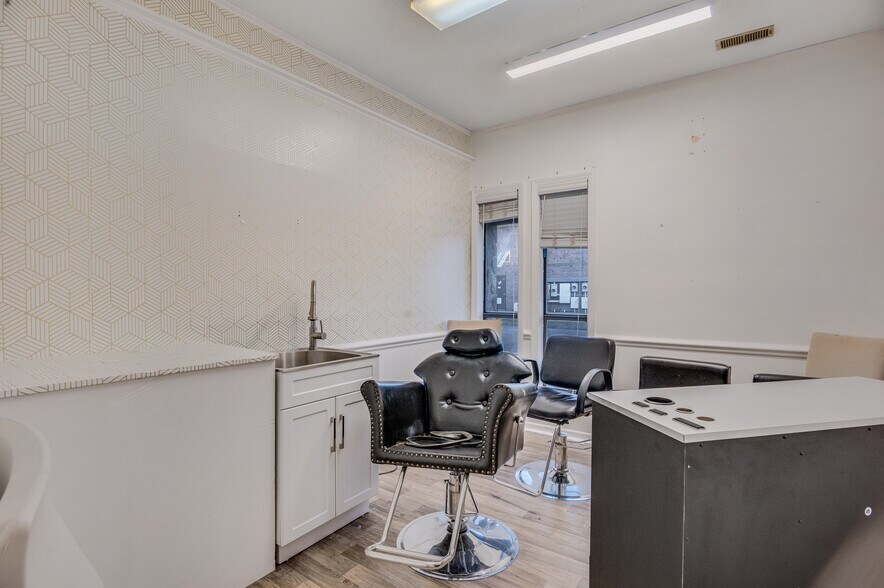 More Photos Of 411 Western Blvd, Jacksonville Office For Sale