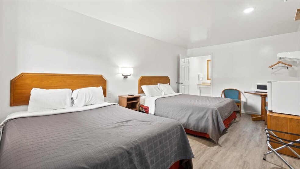 More Photos Of 5 Canada St, Lake George Hotel For Sale