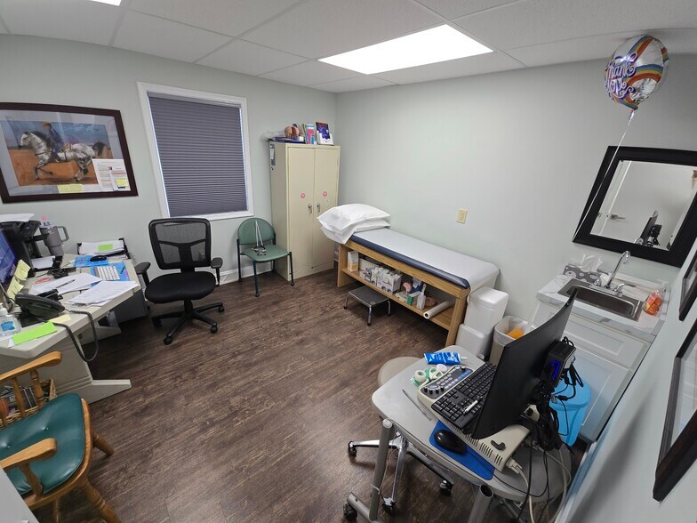 More Photos Of 1095 S Bradford St, Dover Medical For Sale