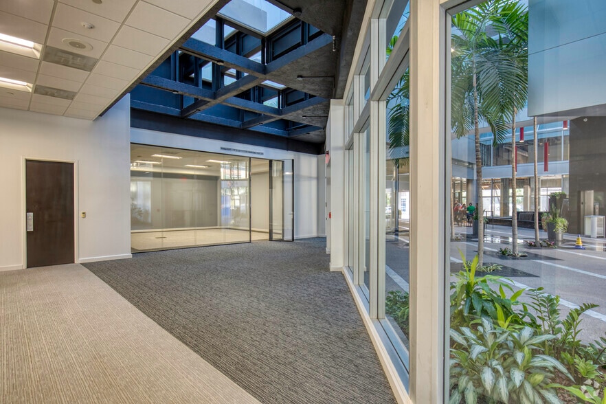 More Photos Of 501 E Kennedy Blvd, Tampa Office For Lease