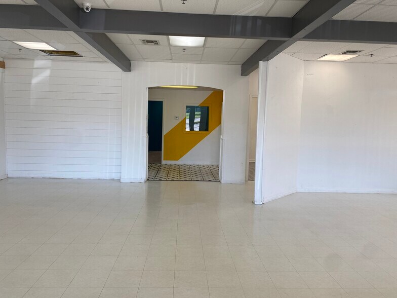 More Photos Of 2301 Midwestern Pky, Wichita Falls Unknown For Lease