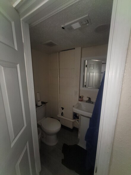 More Photos Of 1458 W 32nd St, Indianapolis Apartments For Sale