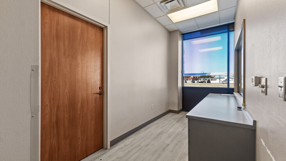 More Photos Of 910 James Bowie Dr, New Boston General Retail For Lease