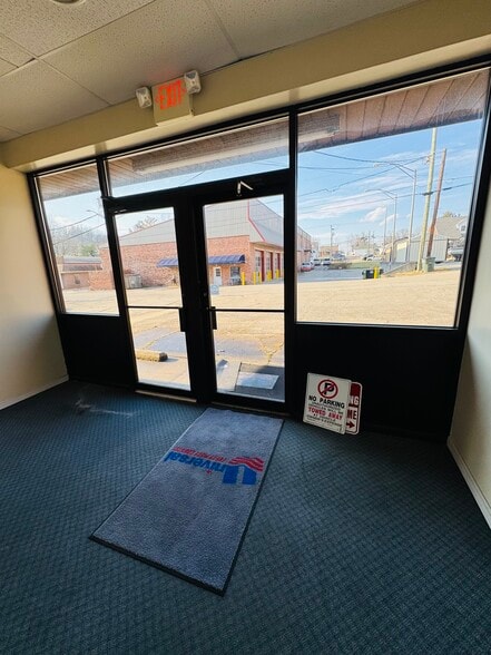 More Photos Of 426 W 4th St, London Warehouse For Sale