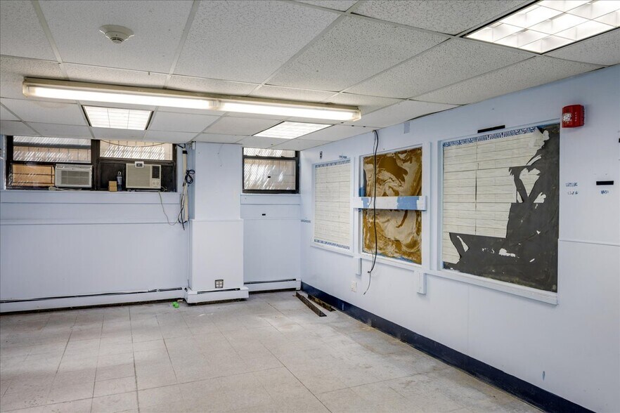 More Photos Of 16711 73rd Ave, Fresh Meadows Religious Facility For Lease