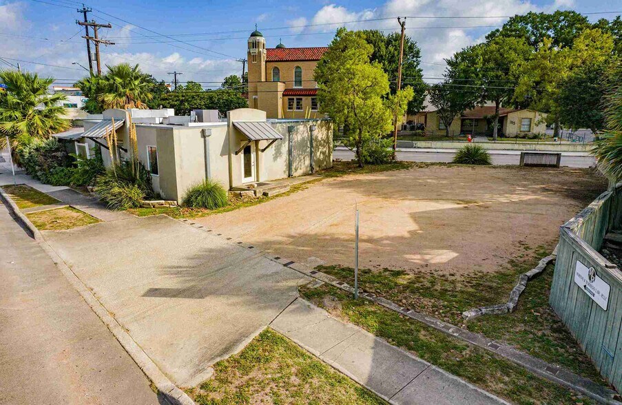More Photos Of 601 E Ashby Pl, San Antonio Restaurant For Lease