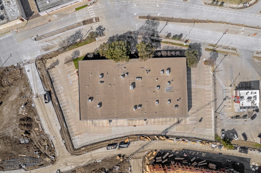 More Photos Of 152-160 Continental Ave, Dallas Freestanding For Lease