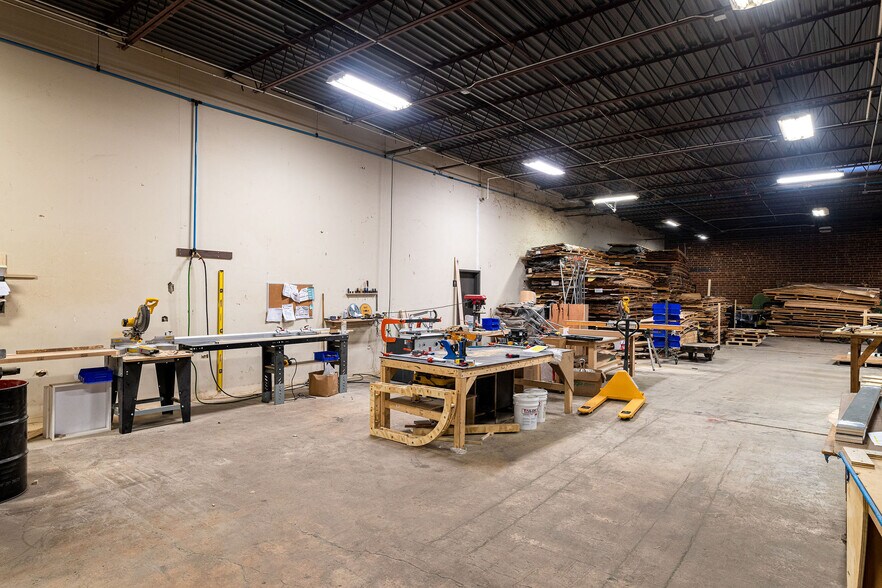 More Photos Of 1330 Potts Ave, High Point Warehouse For Sale