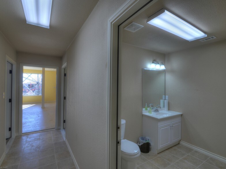 More Photos Of 5526 N US Highway 281, Marble Falls Office For Sale