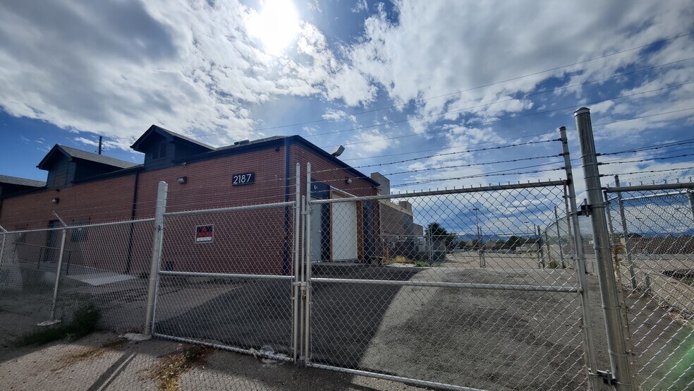 More Photos Of 2185-2187 S Sheridan Blvd, Denver Flex For Lease