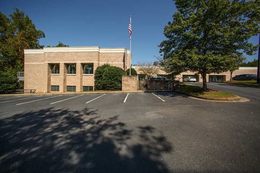 More Photos Of 1100 Old Ellis Rd, Roswell Loft Creative Space For Lease