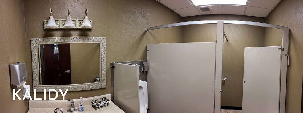 More Photos Of 9615 Broadway Ext Service Rd, Oklahoma City Auto Dealership For Lease