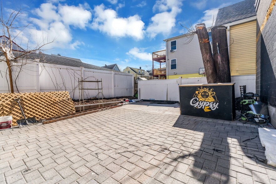 More Photos Of 166 Getty Ave, Paterson Restaurant For Lease