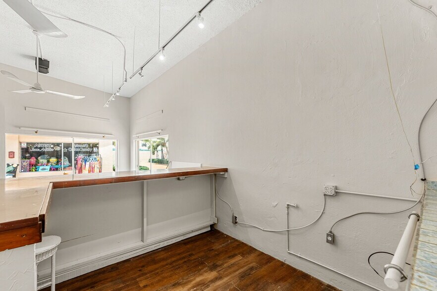 More Photos Of 820 E New Haven Ave, Melbourne Unknown For Lease