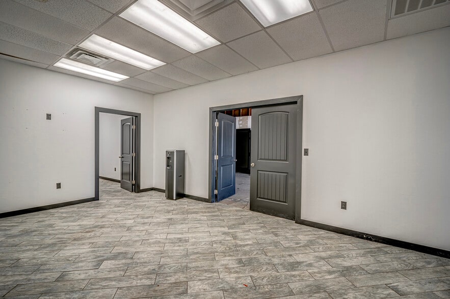 More Photos Of 1831 Industrial Blvd, Norman Service For Sale