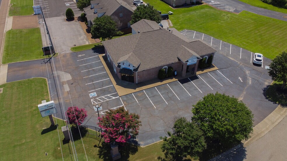 More Photos Of 7253 Goodman Rd, Olive Branch Office For Lease