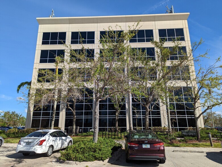 More Photos Of 5220 Summerlin Commons Blvd, Fort Myers Office For Lease