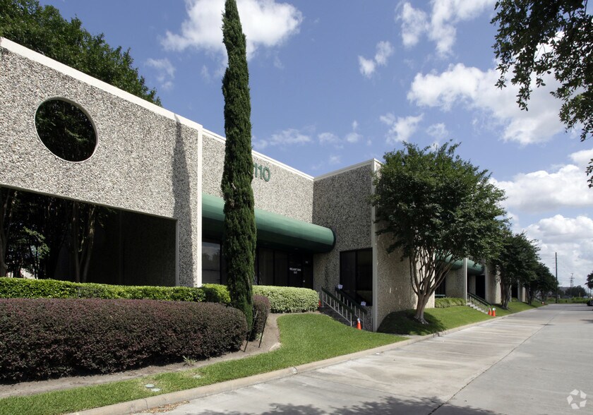 More Photos Of 7240 Brittmoore Rd, Houston Unknown For Lease