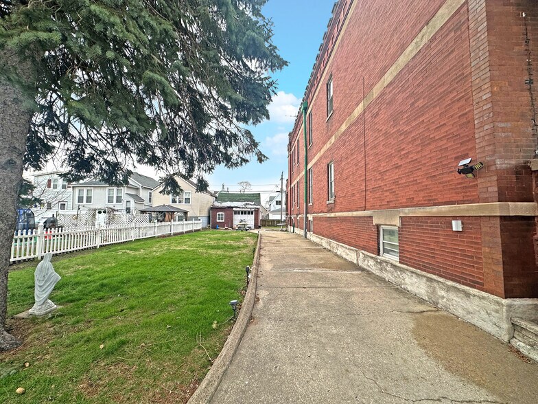 More Photos Of 13402 S Buffalo Ave, Chicago Apartments For Sale