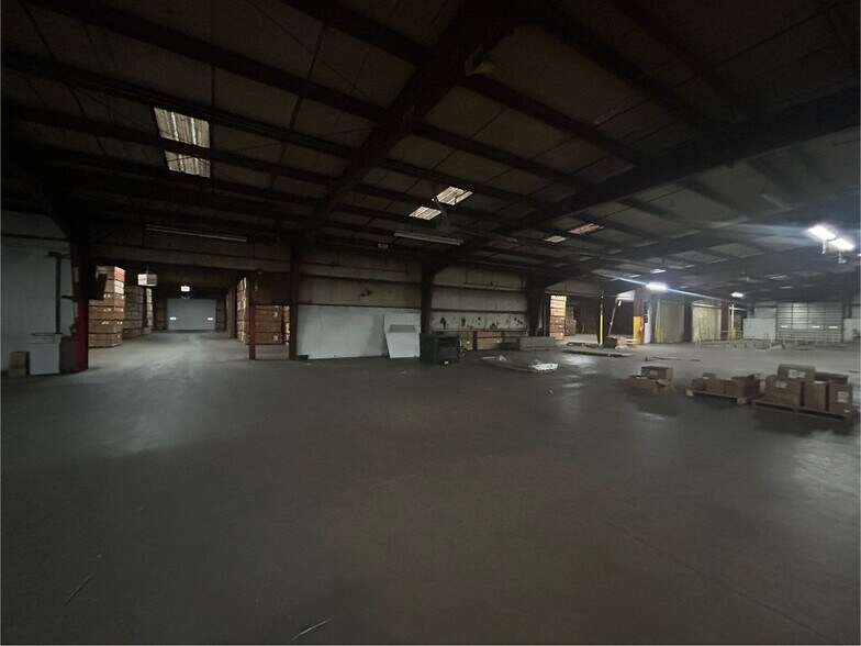 More Photos Of 705 Maple St, Bristol Manufacturing For Sale