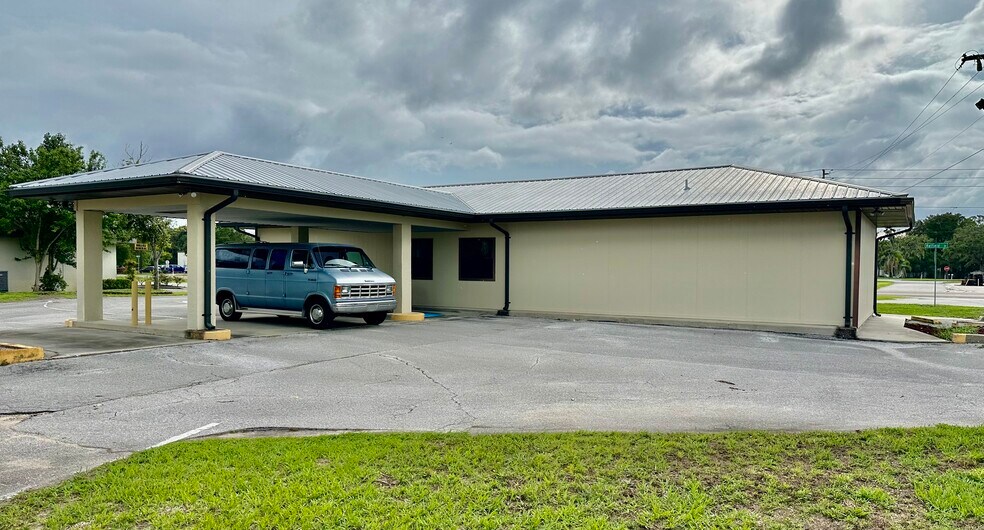 More Photos Of 700 N Central Ave, Umatilla General Retail For Lease