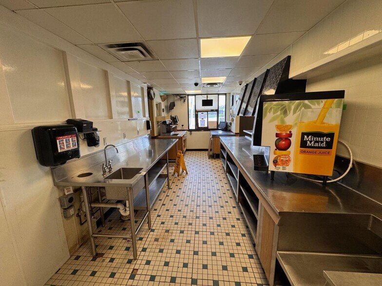 More Photos Of 1830 Columbus Ave, Washington Court House Restaurant For Sale