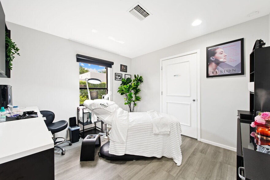More Photos Of 825-875 Meadows Rd, Boca Raton Medical For Lease