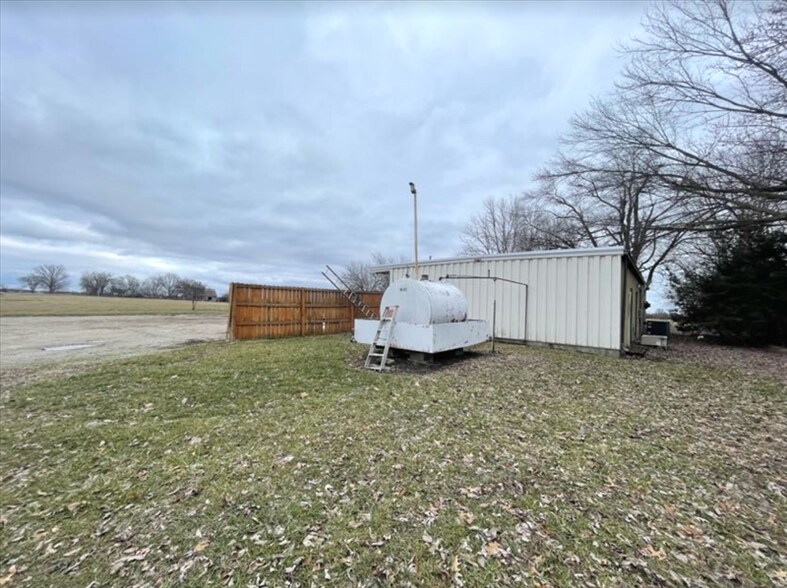 More Photos Of 510 E Main St, Atlanta Convenience Store For Sale