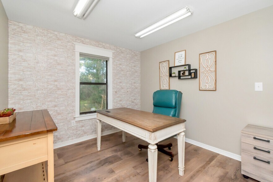 More Photos Of 1962 Spring Hill Ave, Mobile Office For Sale