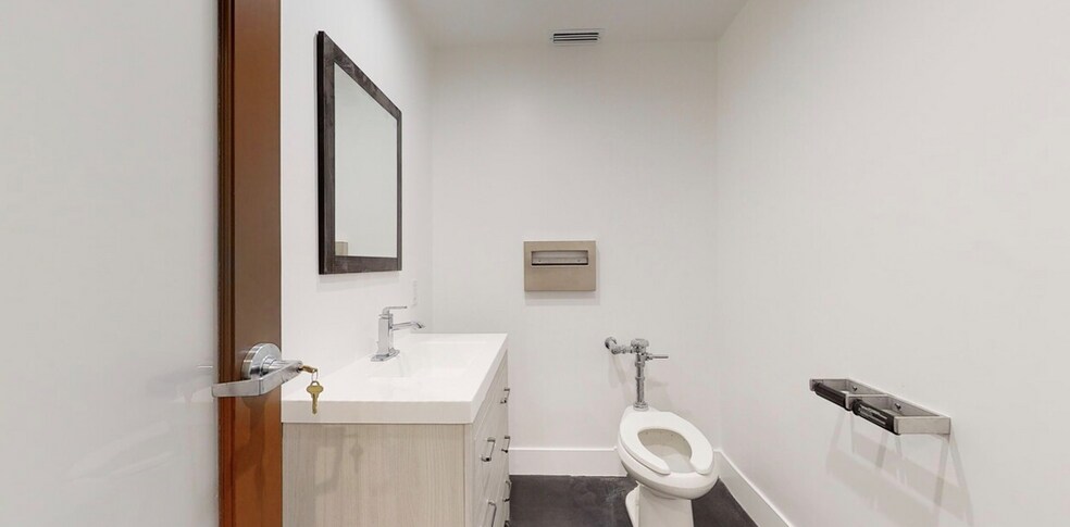 More Photos Of 5325 Topanga Canyon Blvd, Woodland Hills Office Residential For Lease